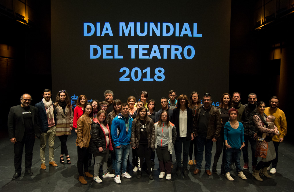 Participantes en el Da Mundial del Teatro